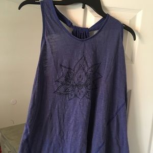 Running tank top with pattern in the middle